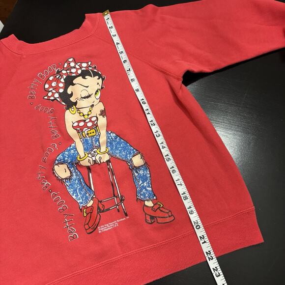 Vintage Betty Boop Hanes Her Way Small Crewneck Sweatshirt Red 1994 USA - Picture 7 of 8